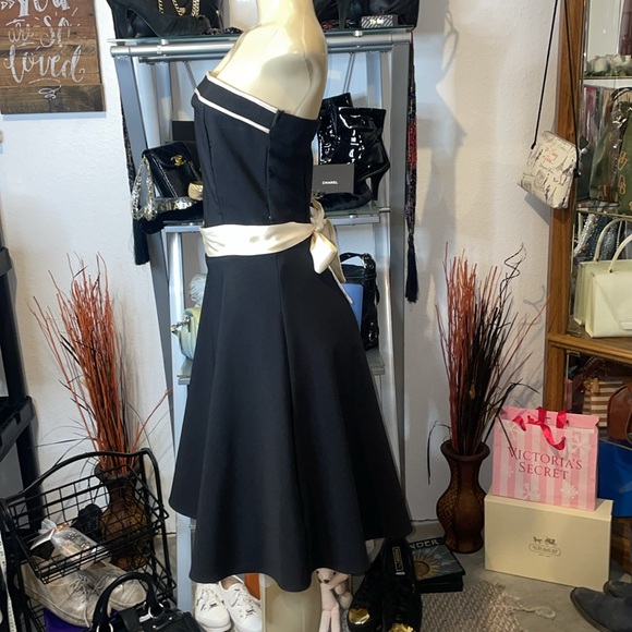 ⭐️You will get 2 great used condition dresses size 3 & small - Picture 4 of 14